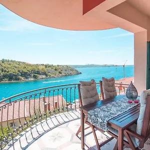 Mali Dvor Novigrad , Novigrad (Dalmatia) Kroatië